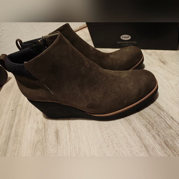 NEW OLIVE DR SCHOLLS BOOTS 8.5M - Picture 4 of 8